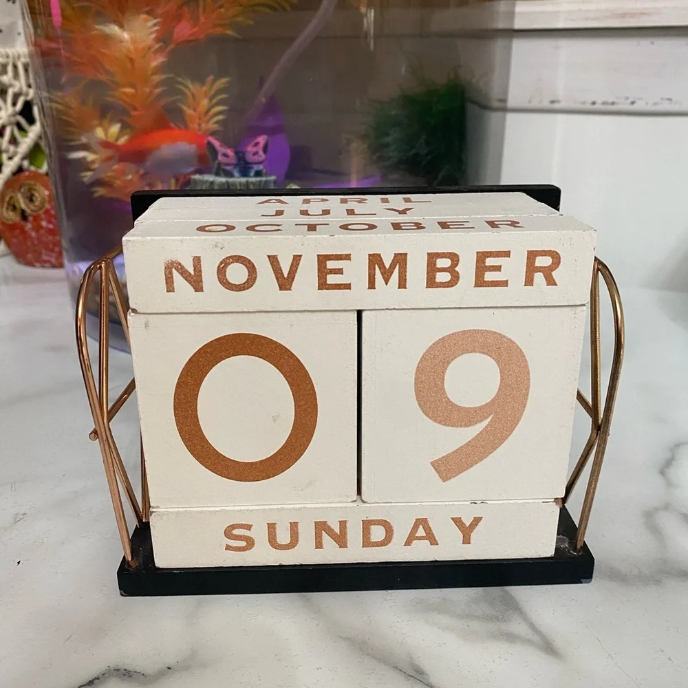 White and Gold Perpetual Calendar